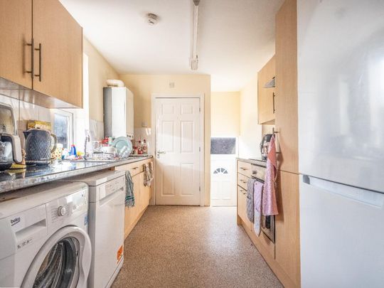 6 bedroom maisonette to rent - Photo 1