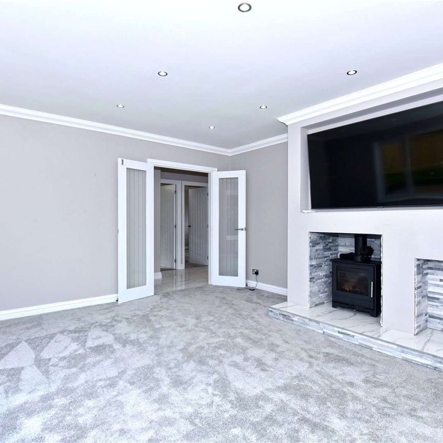 A three bedroom bungalow finished to a high standard and located in the village of Lane End - Photo 1