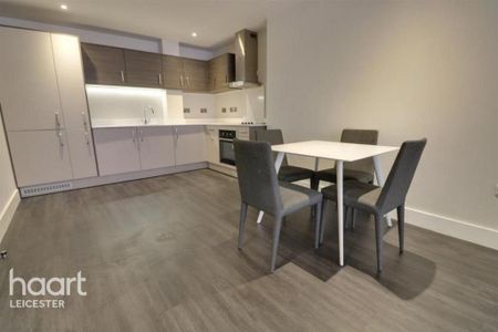 2 bedroom flat to rent - Photo 5
