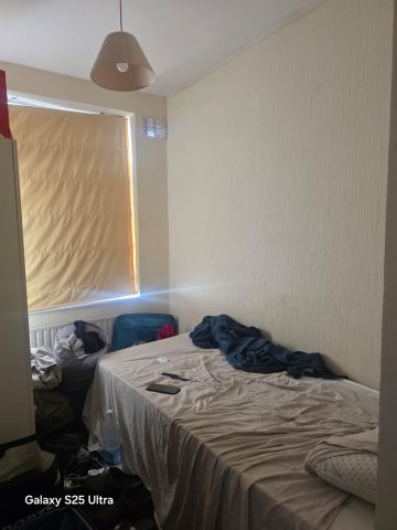 3 Bed Flat, Landseer Avenue, E12 - Photo 3