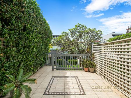 Stunning Four Bedroom Semi in Prime Bondi Location - Photo 4