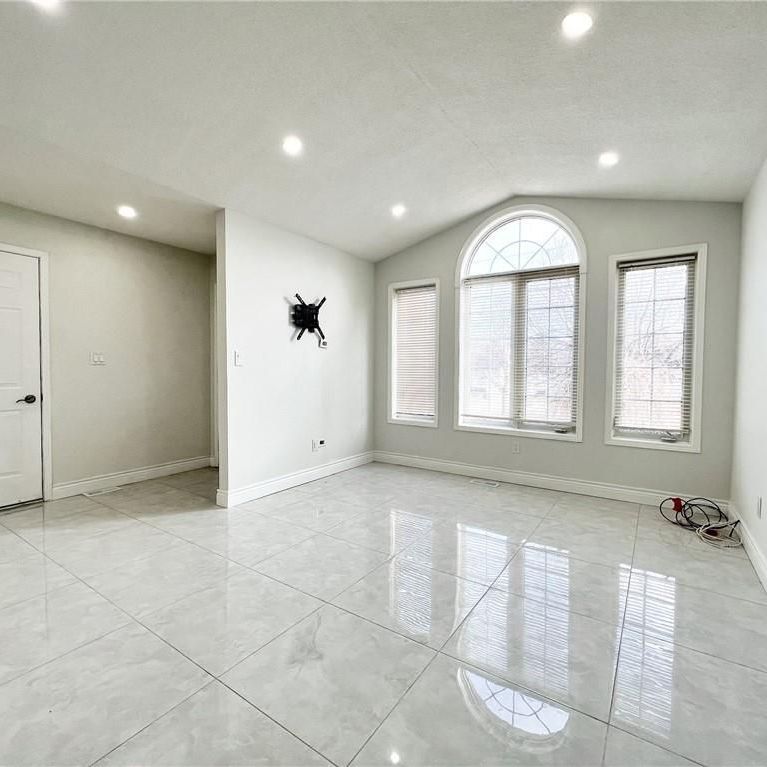 For Lease - 127 First Road Unit# Main, Hamilton, Ontario - Photo 1