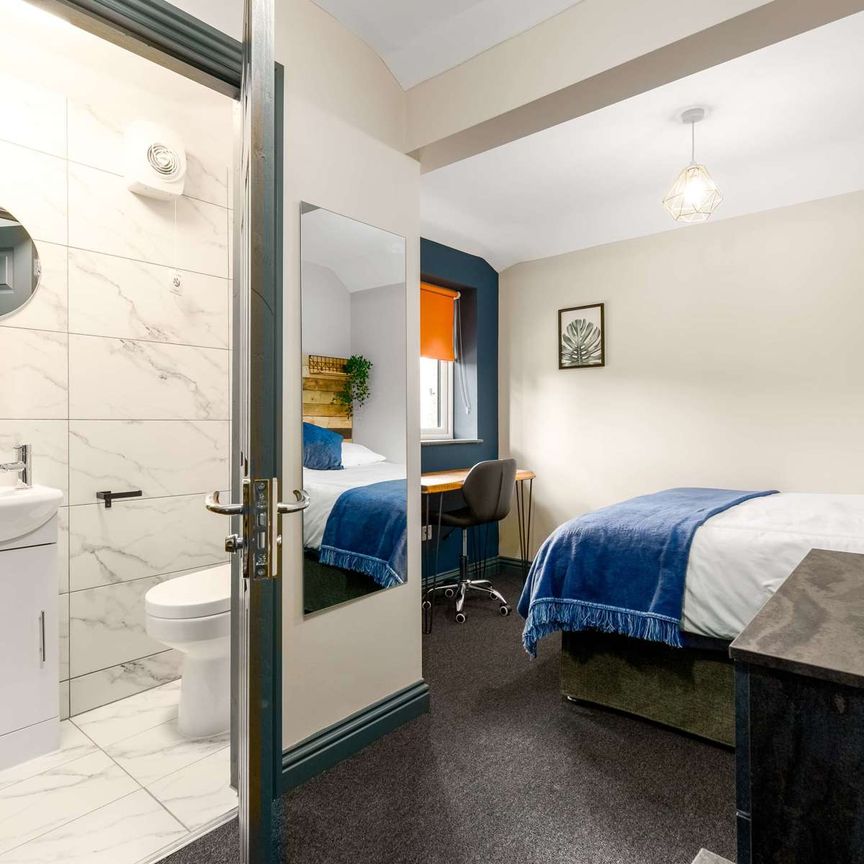 OX Living is proud to present this high-quality 8-bedroom co-living property, perfect for working professionals looking for stylish, stress-free living. Room 1 - Photo 1