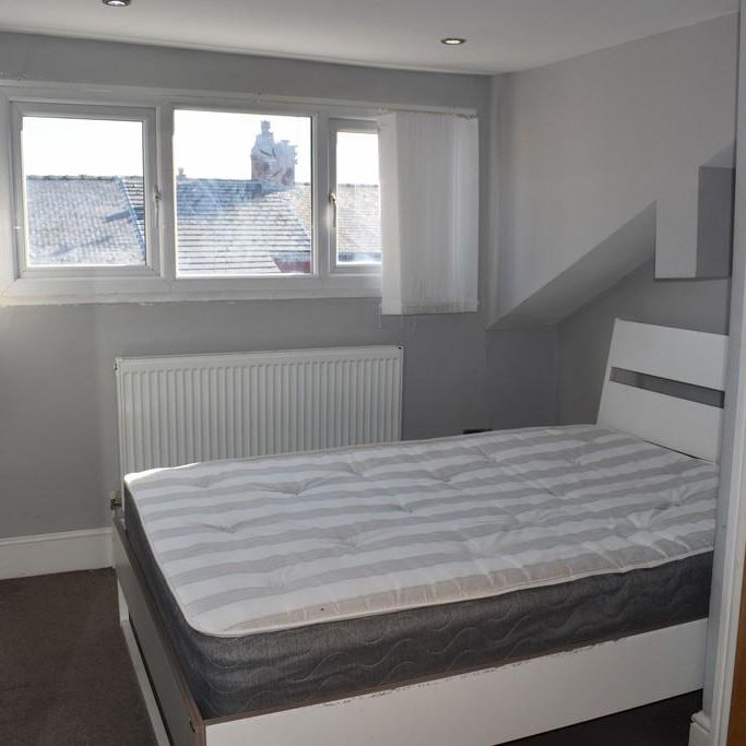 5 bedroom end of terrace house to rent - Photo 1