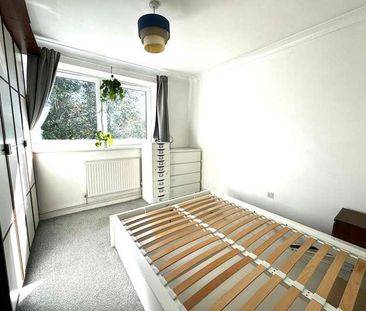 Three Bedroom Flat In The Heart Of Greenwich, SE10 - Photo 5