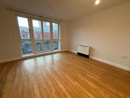 2 bedroom flat to rent - Photo 2