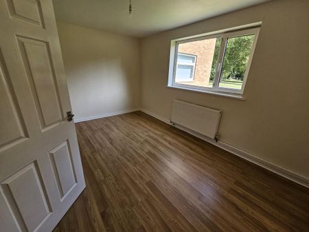 3 bedroom flat to rent - Photo 4