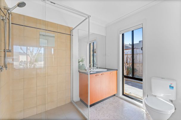 Timeless 4 bedroom Family Living in Leafy Berwick - available now. - Photo 1