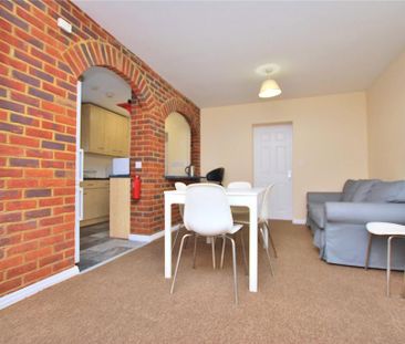 6 bedroom detached house to rent - Photo 1