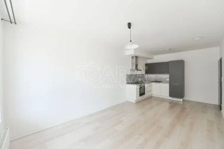 Pronájem bytu 2+kk s prostornou terasou - Photo 2
