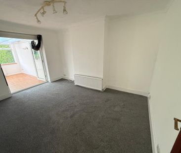 3 bedroom semi-detached bungalow to rent - Photo 1