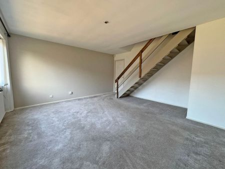 Dryclough Walk, Royton - Photo 2