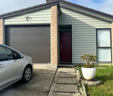 Spacious 3 Bedroom, 2 Bathroom Family Home in Prime Location - Photo 5