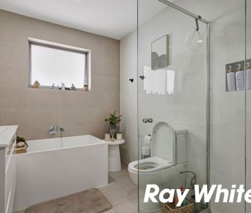 PREMIUM FOUR BEDROOM FAMILY RESIDENCE With Solar Panels & Close to ... - Photo 5