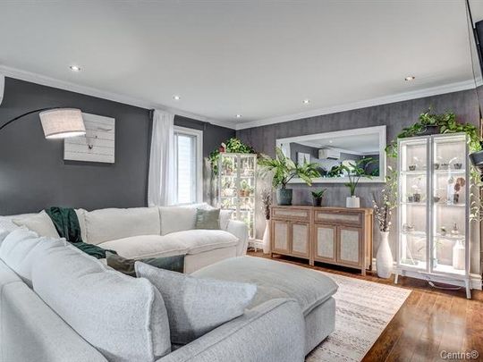 Maison à étages à Longueuil (Saint-Hubert) - Photo 1