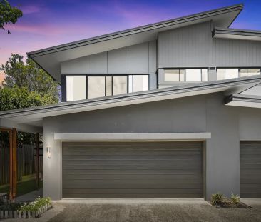 Stylish Townhouse with Exceptional Outdoor Living - Photo 4