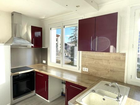 Location Appartement 3 pièces 49m² ROANNE 42300 - Photo 4