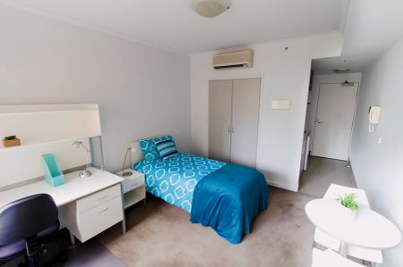 Standard Studio with Balcony - Photo 3