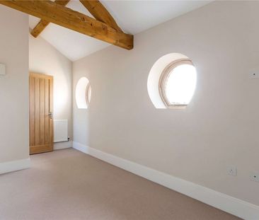 An exquisite four bedroom, four bathroom barn conversion with South... - Photo 2