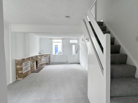 2 bedroom end of terrace house to rent - Photo 3