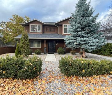 Beautiful 4-Bedroom Home Near the Hospital - Photo 1