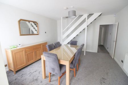 3 bedroom terraced house to rent - Photo 5