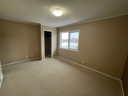 3 Bedroom Property in Evergreen - Photo 5