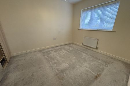 Violet Close - Photo 3