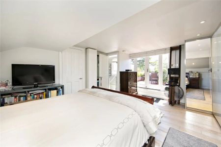 3 bedroom flat in Twickenham - Photo 5