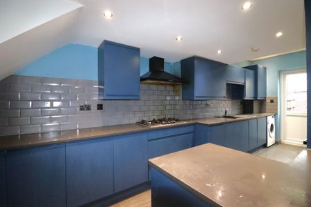 4 bedroom terraced house to rent - Photo 4