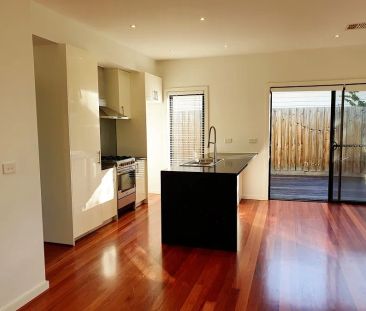 1/1 Percy Street, Newport VIC 3015 - Townhouse For Rent | Domain - Photo 5