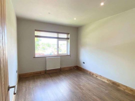 Featherstone Crescent, Shirley, Solihull, B90 - Photo 1