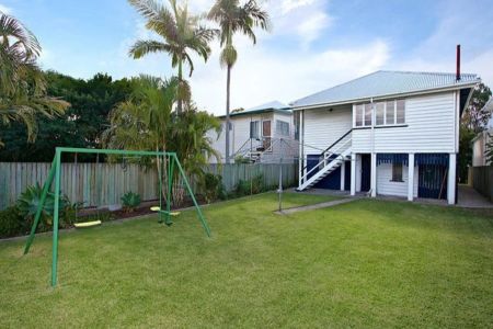 100 Dunellan Street, Greenslopes. - Photo 2