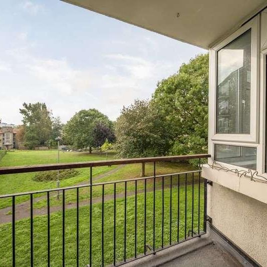 Chobham Gardens, Southfields, SW19 - Photo 1