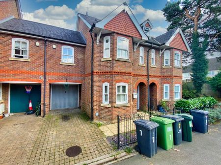 5 bedroom terraced house to rent - Photo 2