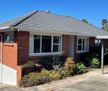 Charming original home - Photo 3