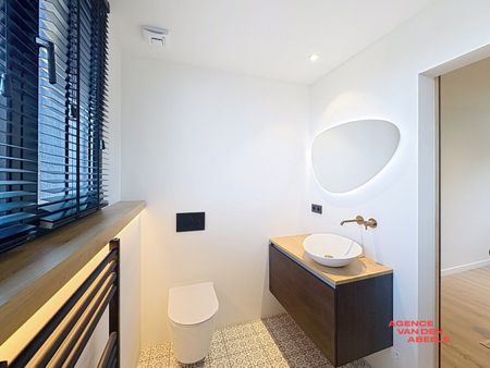 Ruime alleenstaande villa met grote tuin en veranda - Photo 2