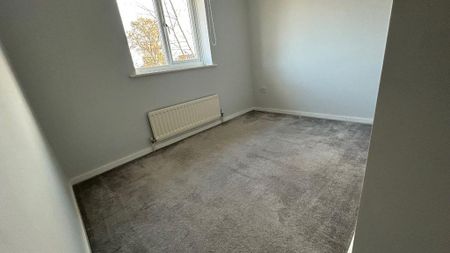 4 bedroom detached house to rent - Photo 2