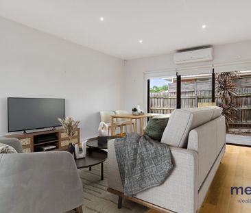 CONTEMPORARY LOW MAINTENANCE LIVING - Photo 1