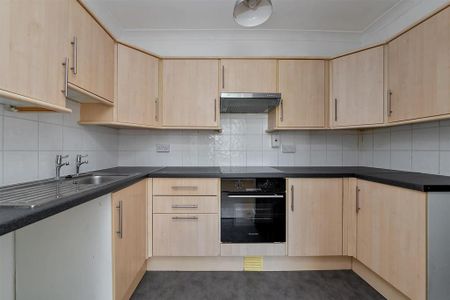 2 bedroom maisonette to rent - Photo 4