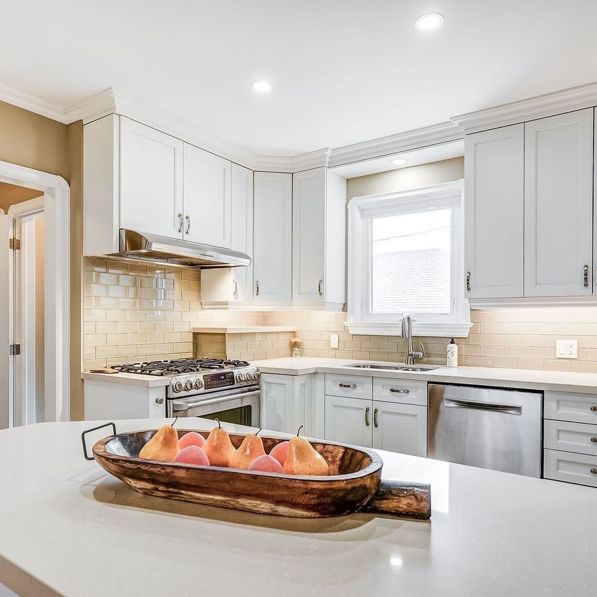 For Lease - 664 Gorham Street Unit# Main, Newmarket, Ontario - Photo 1