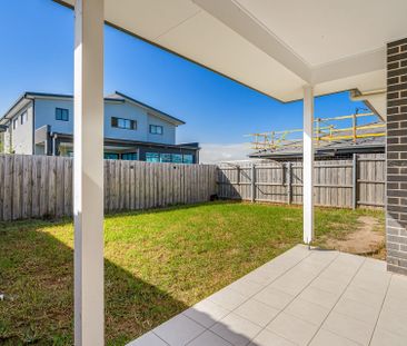 Modern Double-Storey Family Home for Rent in the Gables !! - Photo 4