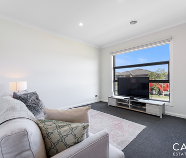 8 Strickland Street, Cranbourne West - Photo 1