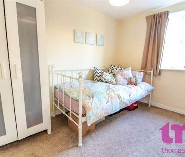 Sewell Close, Chafford Hundred, RM16 - Photo 2