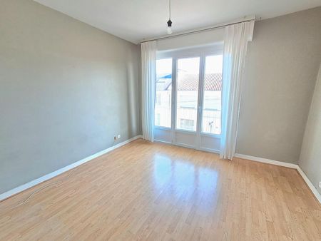 Location Appartement 3 pièces 68m² NANTES 44000 - Photo 2