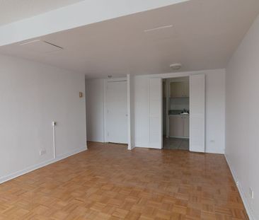 1975 Maisonneuve Blvd West, Montréal, QC - Photo 3