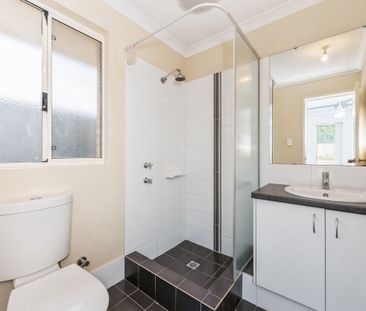 Three Bedroom Home in Baldivis Central - Photo 3