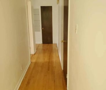 3 1/2 IMMEDIATE - RENOVE - VILLE ST LAURENT - PRES DU REM - Photo 2