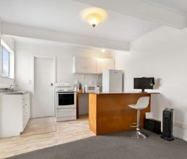 b/10 Queens Drive, Lyall Bay - Photo 2