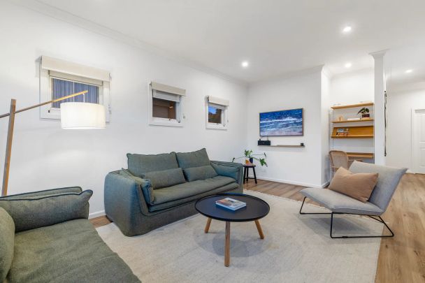 Coastal Comfort on Marine Drive - Available furnished or unfurnished - Photo 1